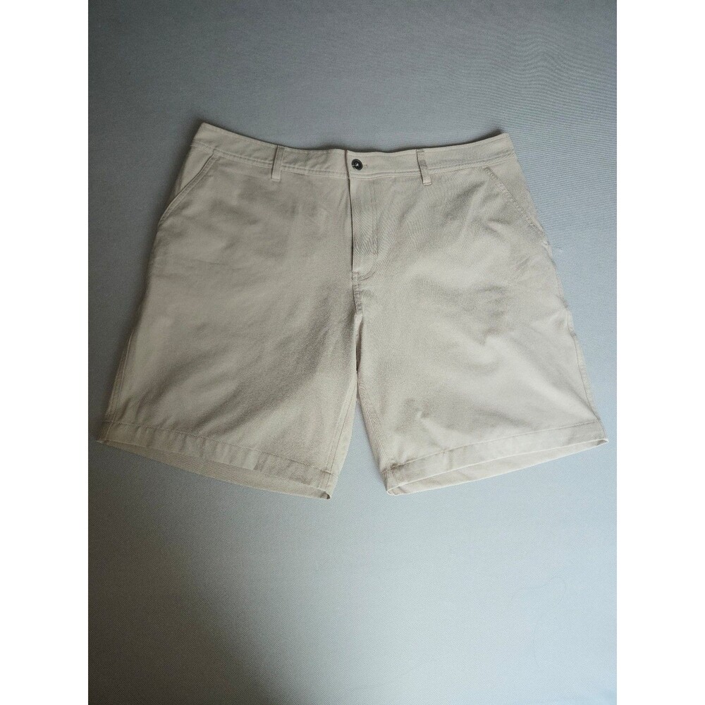 ​32 Degrees Cool Men's Beige Performance Shorts - Size 38 - Excellent Condition